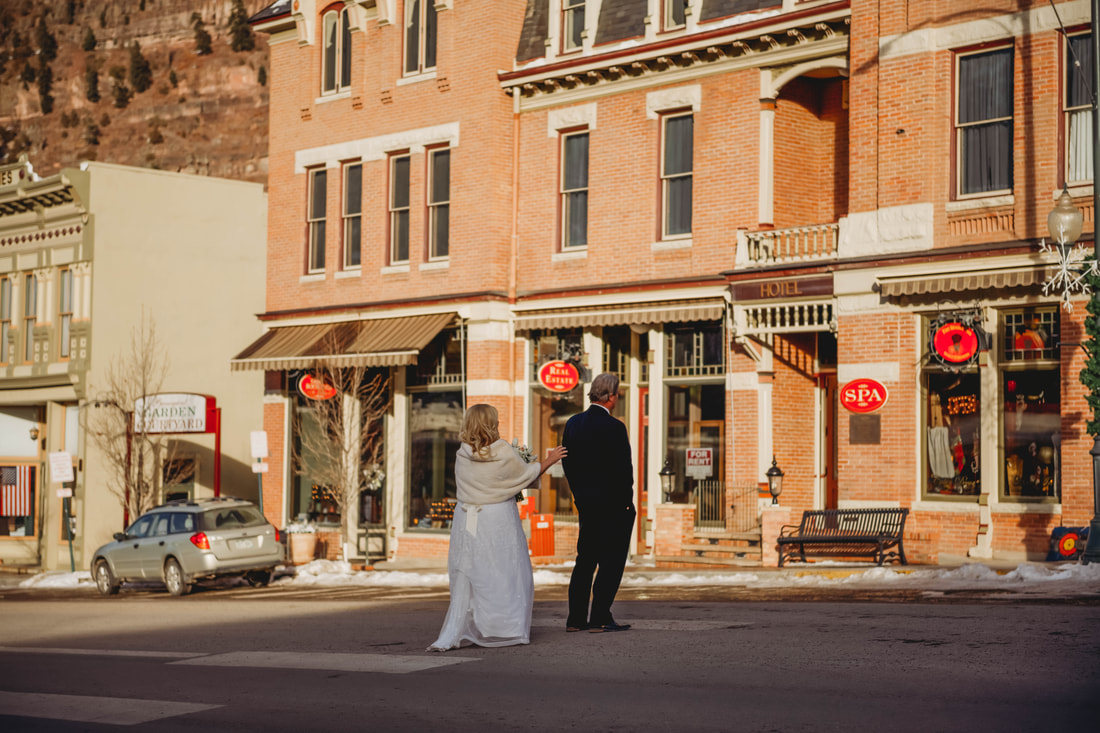3 Reasons To Have A First Look For Your Elopement